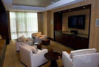 Weichert Suites At Wisconsin Place Chevy Chase Buitenkant foto