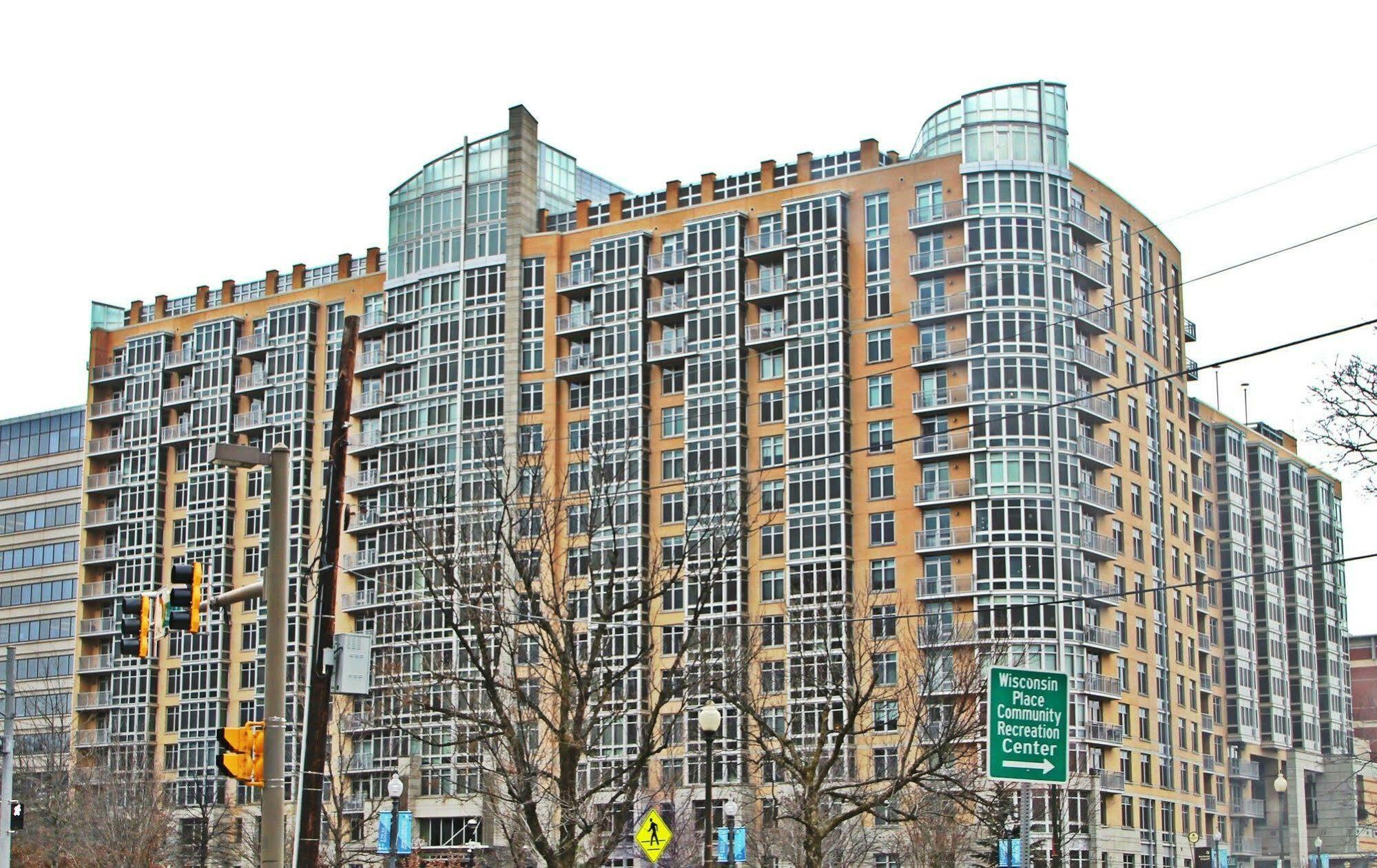 Weichert Suites At Wisconsin Place Chevy Chase Buitenkant foto