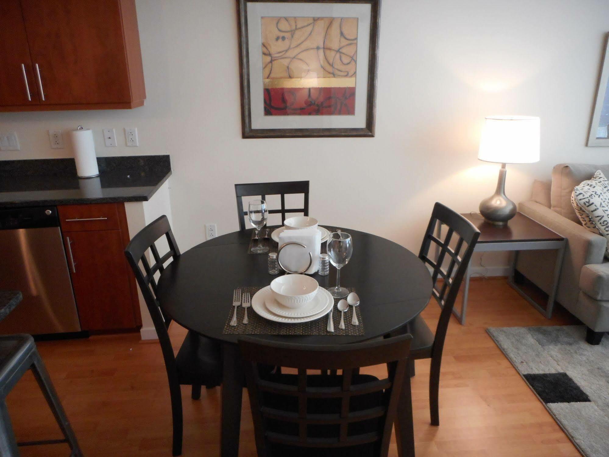 Weichert Suites At Wisconsin Place Chevy Chase Buitenkant foto