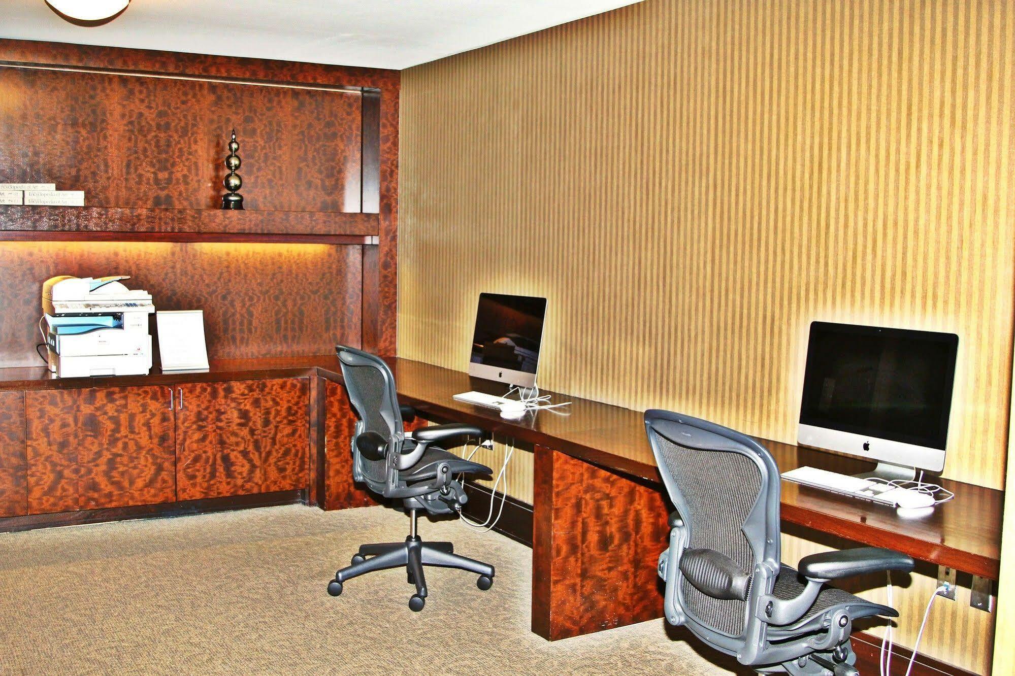 Weichert Suites At Wisconsin Place Chevy Chase Buitenkant foto